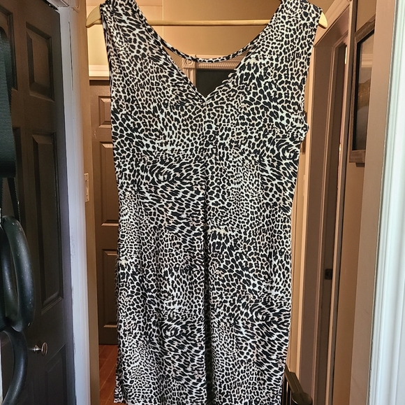 Women's dress - Picture 1 of 2